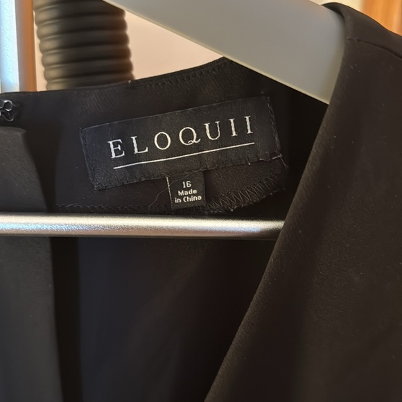 Eloquii size 16 crepe feeling top. Like new. - Picture 4 of 5